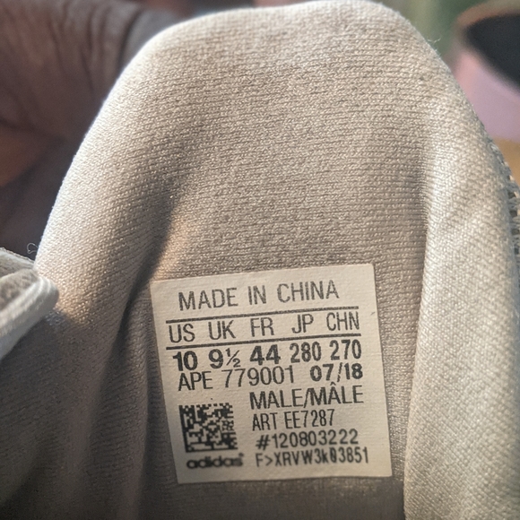 Adidas Yeezy 500 - Picture 6 of 7